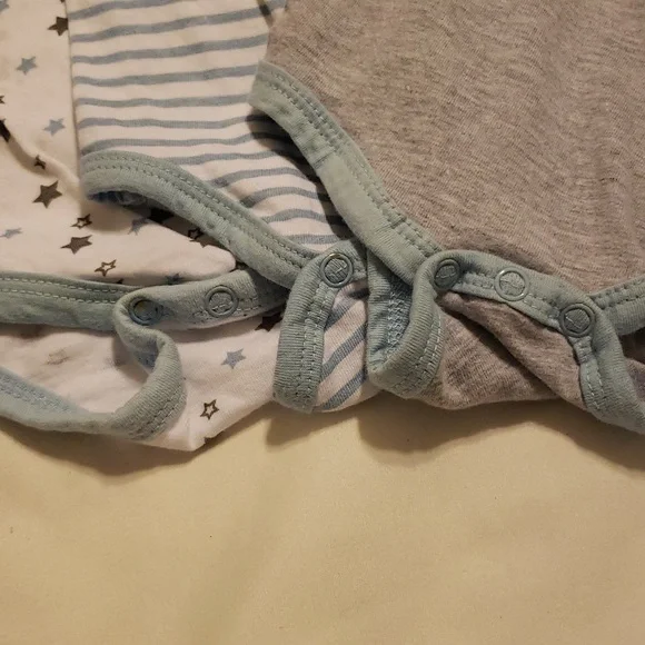 DKNY 0-3month onsies nwt - Picture 4 of 7